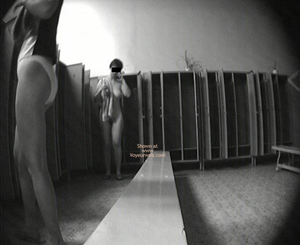 Pic #1Pool Dress Room