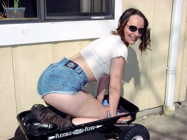 Pic #1*Ro My Nekkid Rear Outside