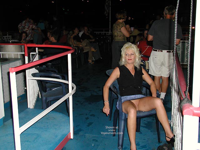 Pic #1St Louis Fun Girl at The Arch