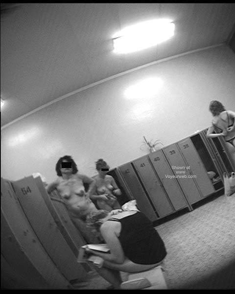 Pic #1Pool Dress Room