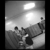 Pic #1Pool Dress Room