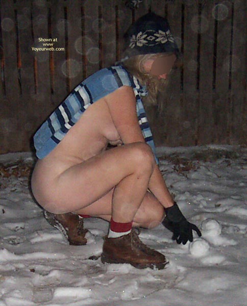 Pic #1Wife Throwing Snowball