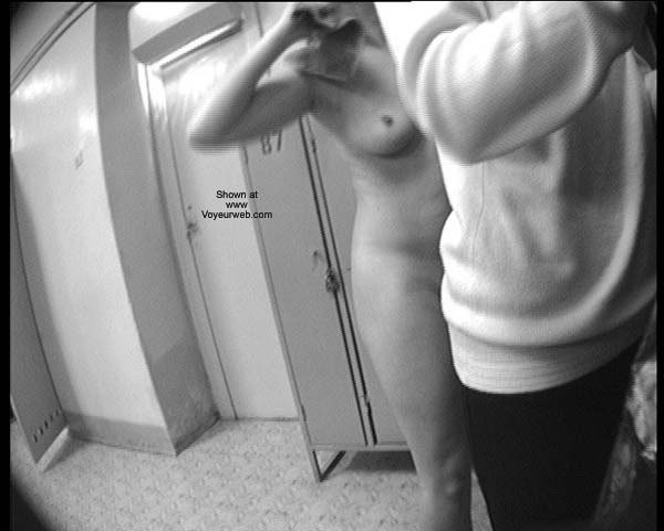 Pic #1Pool Dress Room