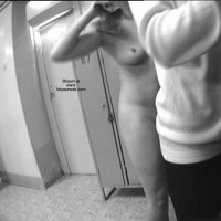 Pic #1Pool Dress Room