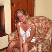 Pic #1Cindylove Playing With Her Chemise