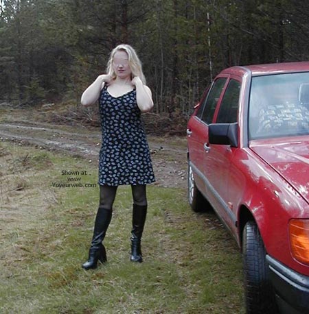 Pic #1Pee Babe Linda On a Mercedes