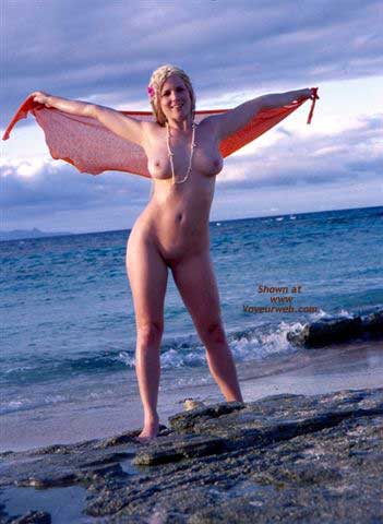 Pic #1More of Mia Nude at Mana