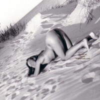 Pic #1 Catti Striptease On The Beach