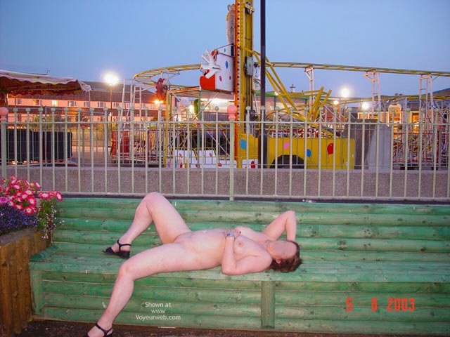 Pic #1Flashcouple Wants To Meet Cutewoman In N Wales