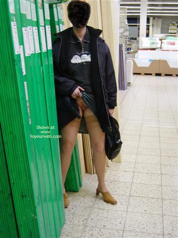 Pic #1Shopping Whit Cherry