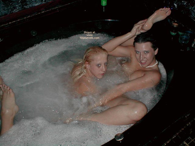 Pic #1*GG Kate and Melissa in The Tub