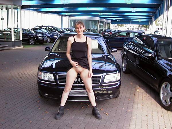 Pic #1Car Showroom