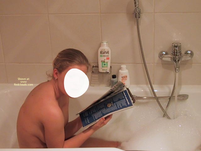 Pic #1Gf Taking A Bath, And Lake Coke And Tonic