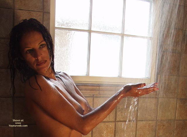Pic #1*SH Isis Showers You with Beauty