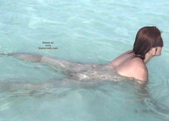 Pic #1H.K.Girl in The Beach 2