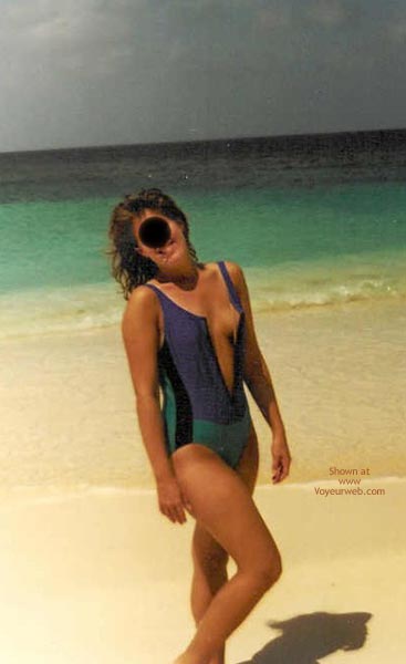 Pic #1Flirtatious Wife At St. Martin