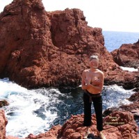 Pic #120 yo Girlfriend Nude On The Rocks