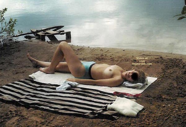 Pic #1Flirtatious Wife At The Lake