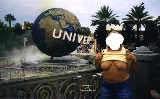 Pic #1Mary Flashing In Florida