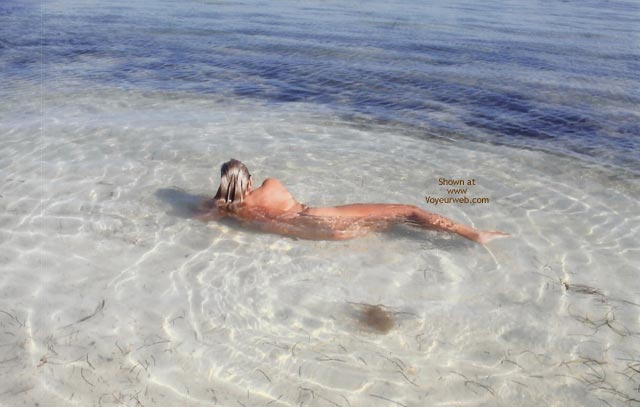 Pic #1Amy in Tahiti