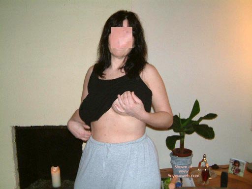 Pic #1Maxima Undresses