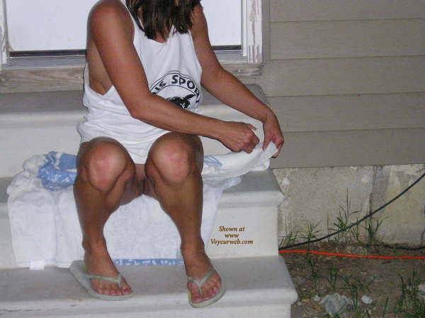 Pic #1 Missouri Farmwife Hangin Out In The Yard