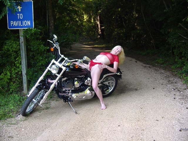 Pic #1*Tw Stormy On A Harley