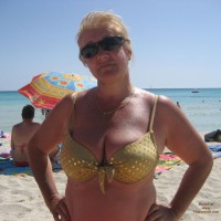 Mi Mujer En La Playa