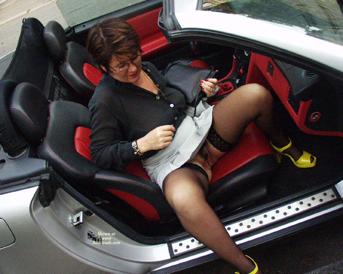 Pic #1No Panties