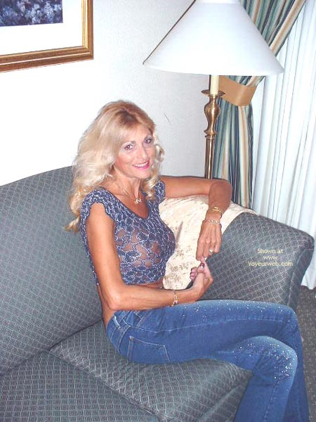 Pic #1Sasha Gets A Massage From The Hotel'S Masseur