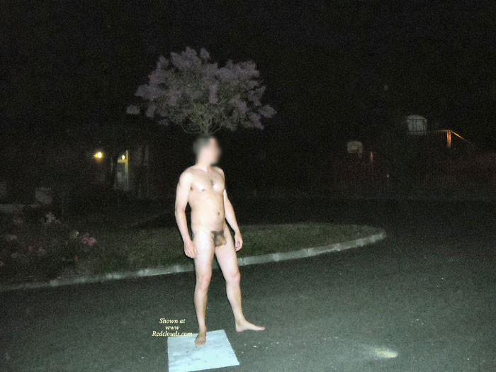 Pic #1M* Eip Naked In A French City