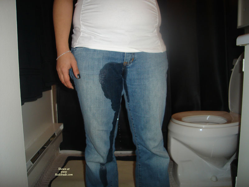 Pic #1Pauline Peeing