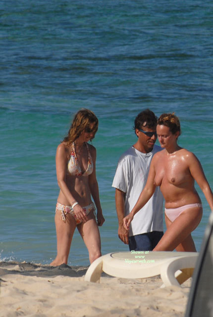 Pic #1Walking On The Beach In D.r. (6)