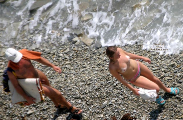 Pic #1Hidden masturbation on beach