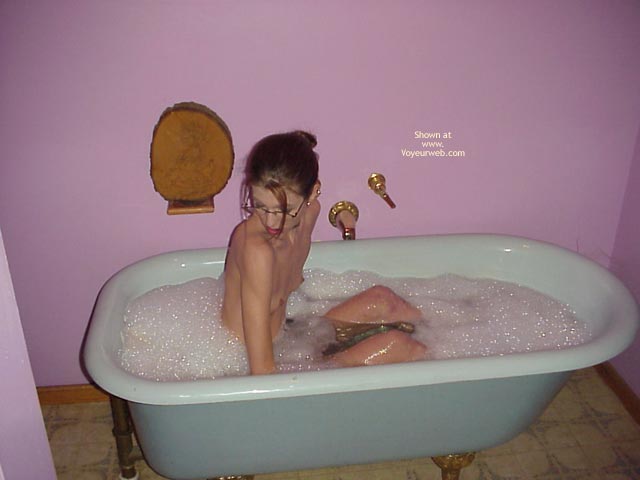 Pic #1Taylor In The Tub