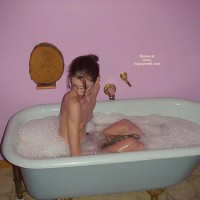 Taylor In The Tub