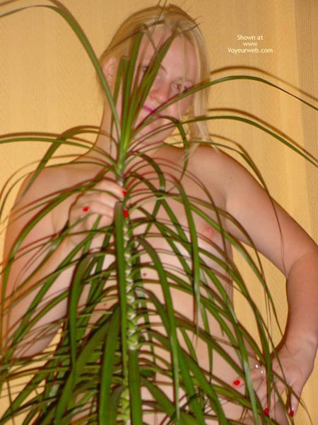 Pic #1 Naked Tania