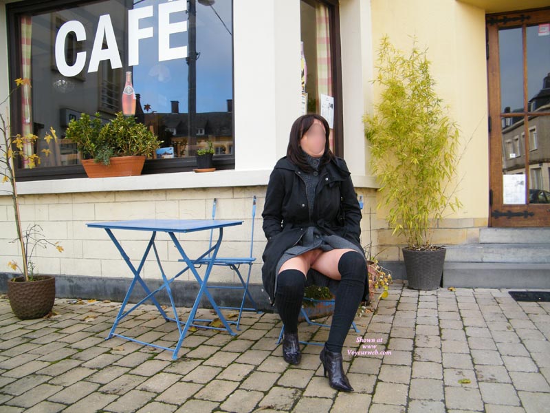 Pic #1 Claire S'exhibe En Solo