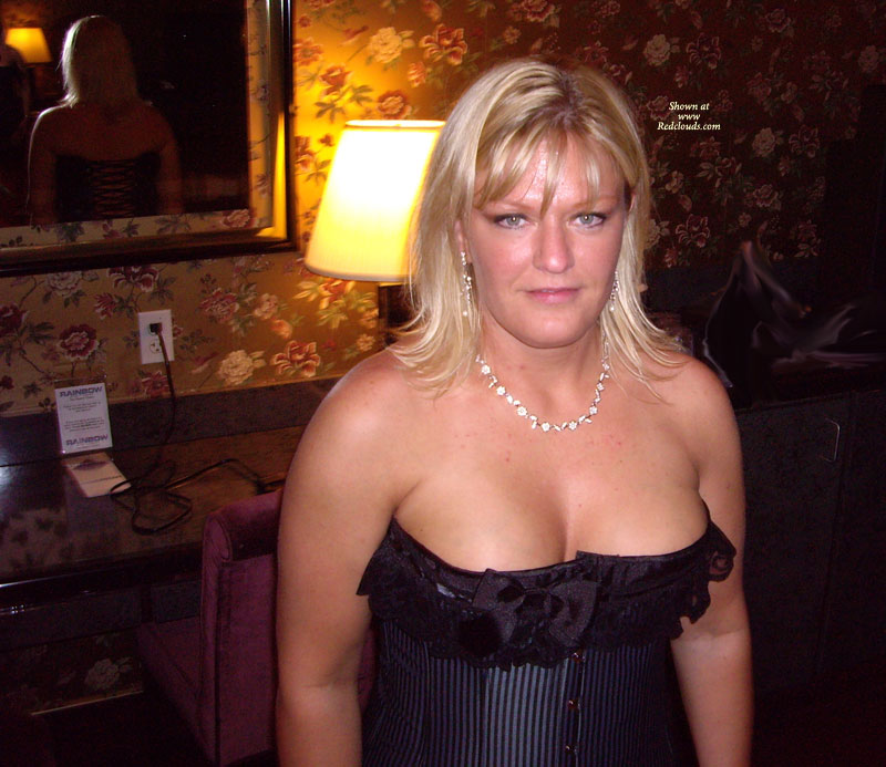 Pic #1Wife Fun In Vegas