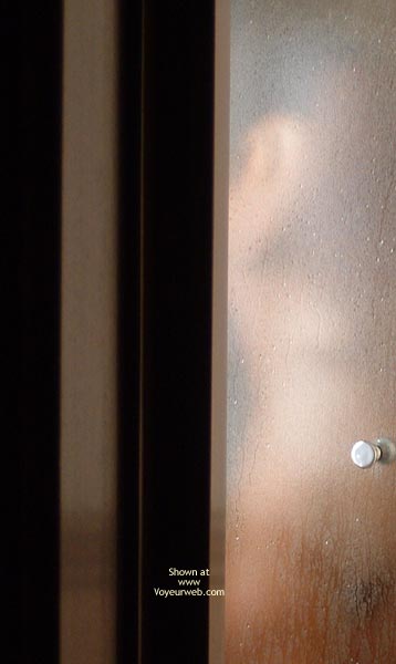 Pic #1Una Canaria Que Ha Salido De La Jaula