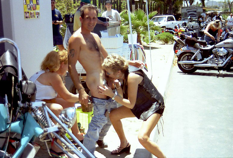 Pic #1Fun At The Mooning Of The Trains