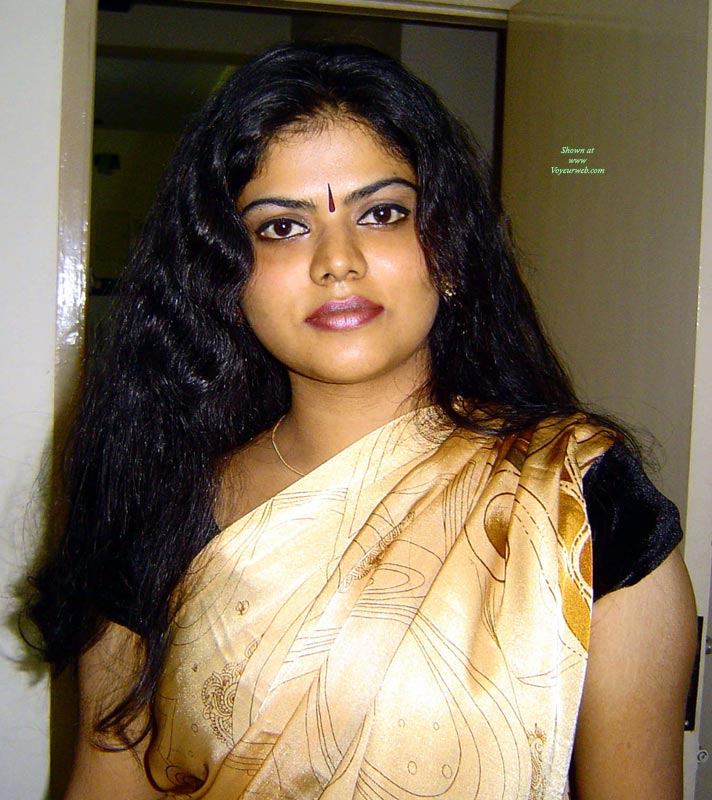 Pic #1 Skin Exposure Of Desi In Saree