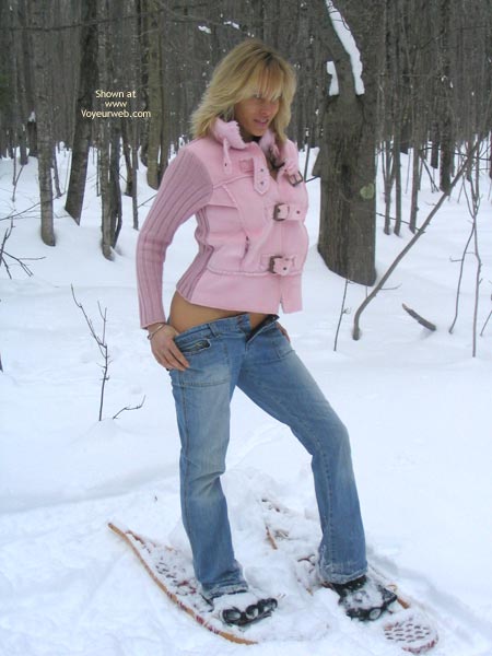 Pic #1Nikkie Goes For The Snow Pics
