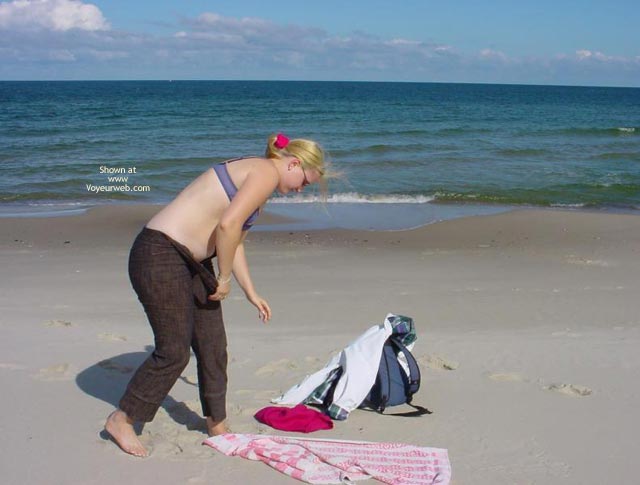 Pic #1Tania Naked At The Beach