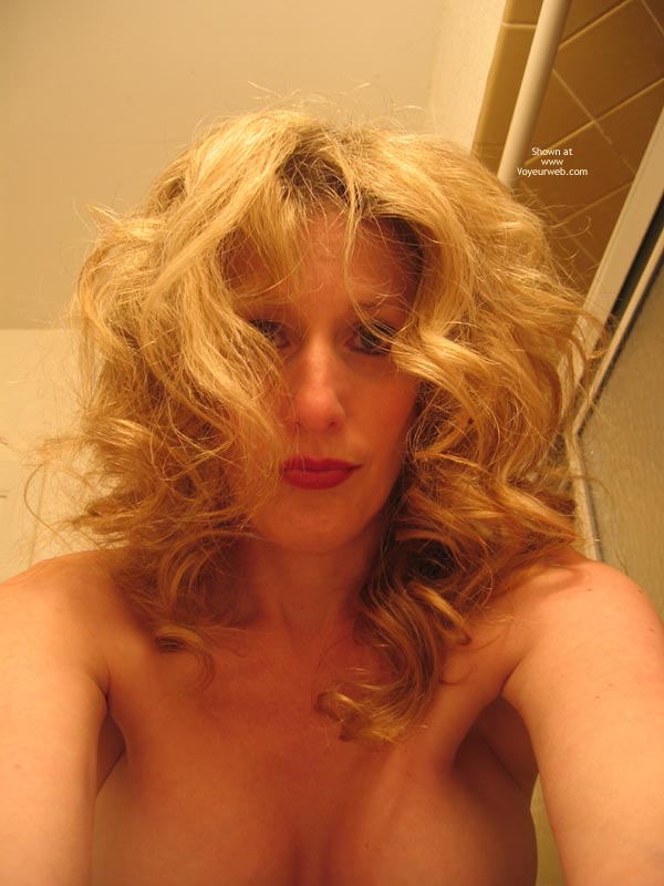Deranged Look - Curly Hair, Red Lips, Looking At The Camera , Deranged Look, Curly Hair, Pout, Red Lipstick, Looking At Camera