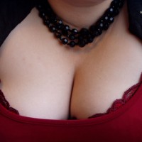Pic #1Her Marvelous Cleavage