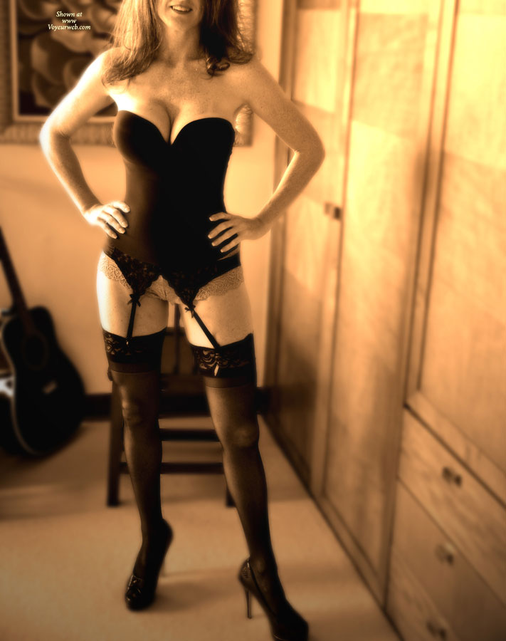 Pic #1 Wife in Lingerie, LI Gold Finger