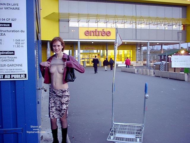 Pic #1Tiiiina Exhib In Ikea Part1/2 Francai