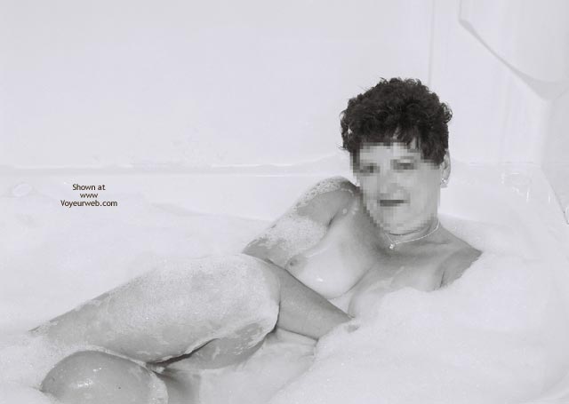 Pic #1Liz In The Bath Part 4
