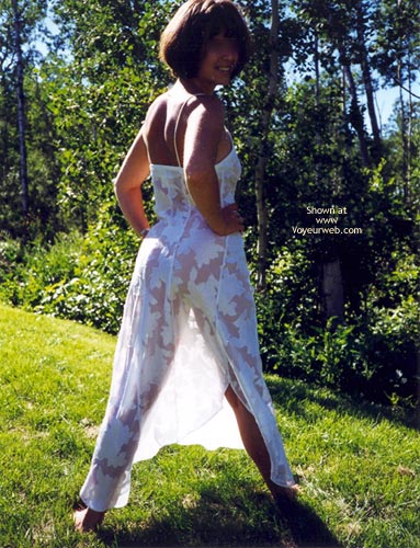 Pic #1 Sexy Mum In The Sun